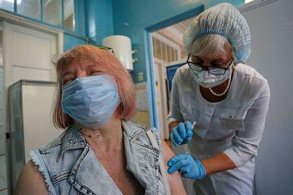 На Украине пообещали школам миллион за 100-процентную вакцинацию сотрудников
