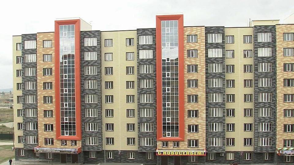 Почти 150 семей получили ключи от своих современных квартир в Чеченской Республике