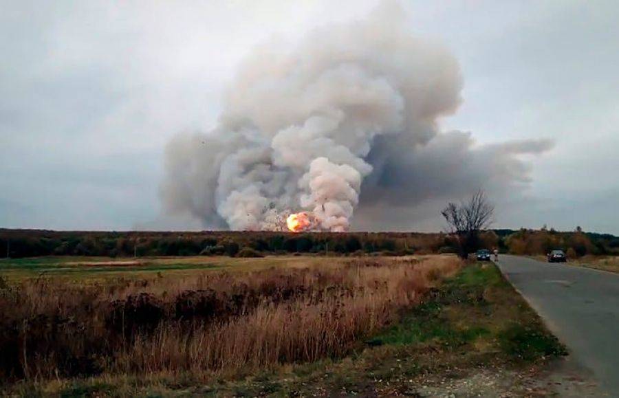 В Ясиноватой взрывается склад боеприпасов
