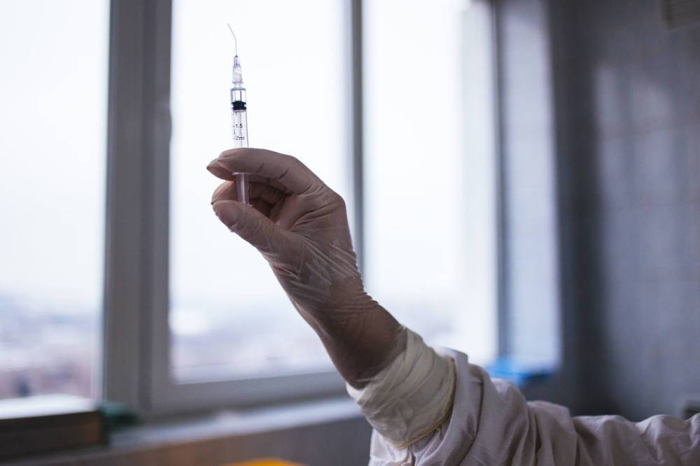 Европейские ученые выяснили эффективность прививки от гриппа против COVID-19