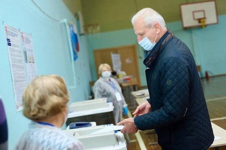 Александр Котов проголосовал на выборах в региональный парламент и Госдуму