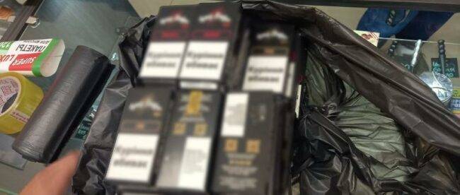 В Одессе молодой продавец торговал контрафактными табачными изделиями