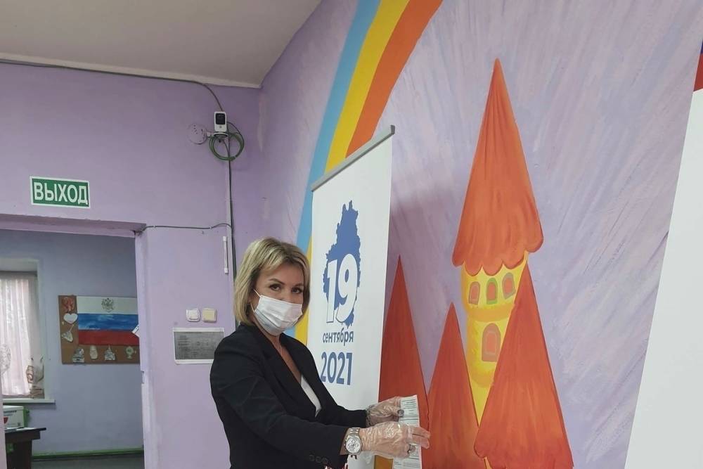 Ольга Слюсарева проголосовала на избирательном участке в с. Архангельское