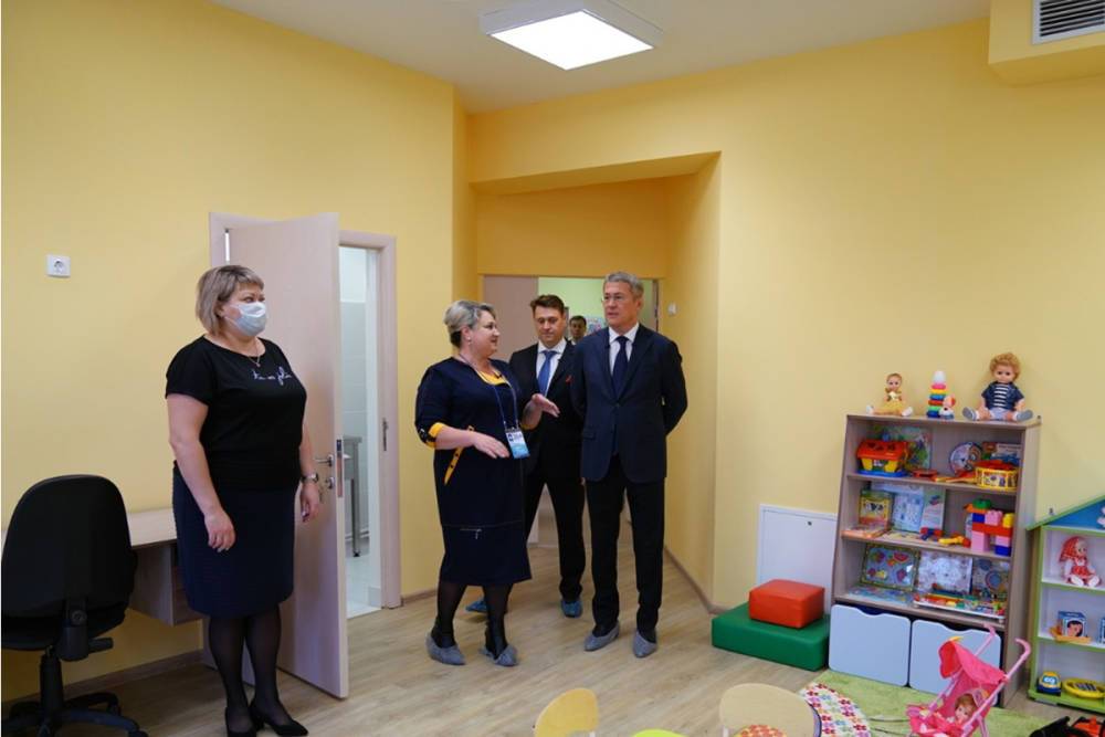 Радий Хабиров посетил построенный в прошлом году детский сад в Благовещенске