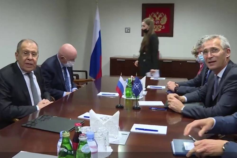 Лавров призвал к деэскалации в отношениях России и НАТО
