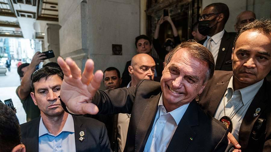 Президент Бразилии ушел на карантин из-за COVID-19 у главы минздрава