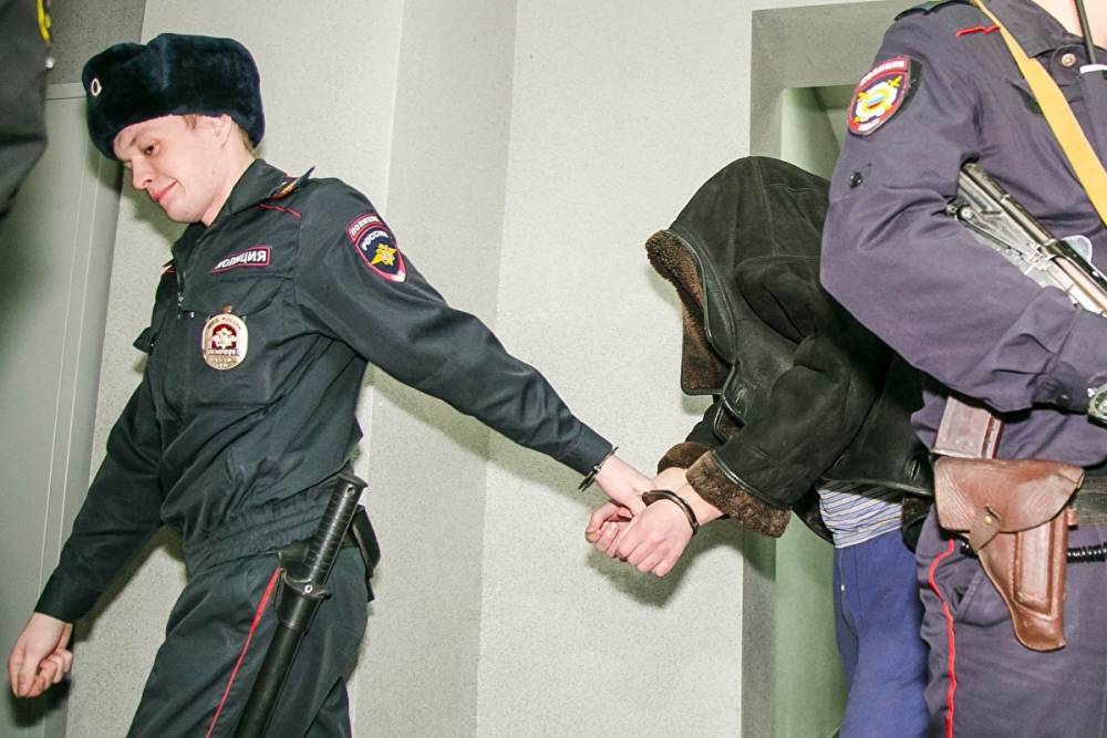 ФСБ задержала в Екатеринбурге 15 подозреваемых в терроризме. Часть из них арестована