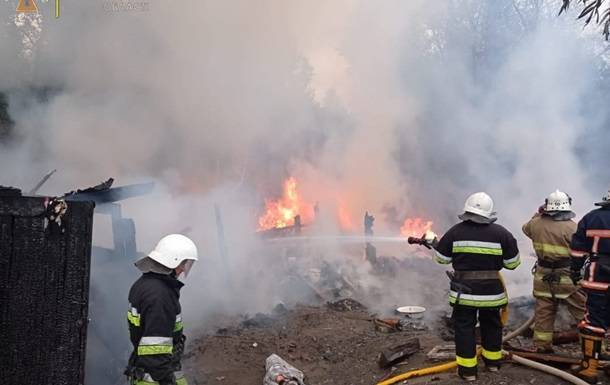 Спасатели ликвидировали пожар в поселении ромов