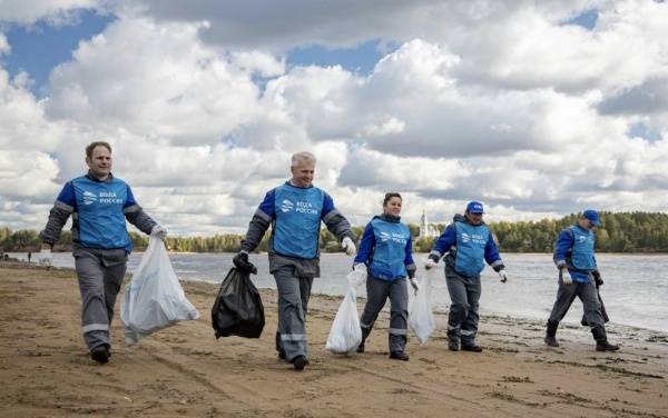 РМК очистит от мусора берега водоемом в шести регионах в рамках акции "Вода России"