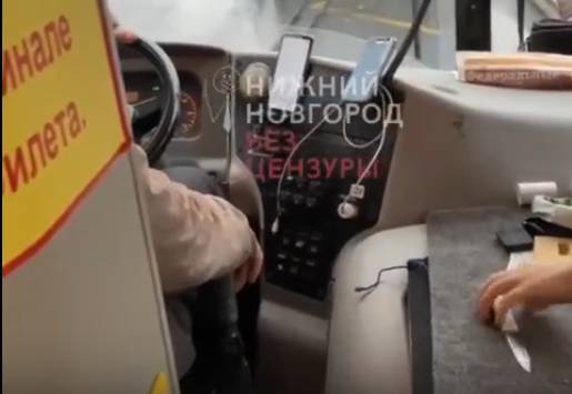Драку между водителями маршруток предотвратила нижегородский кондуктор