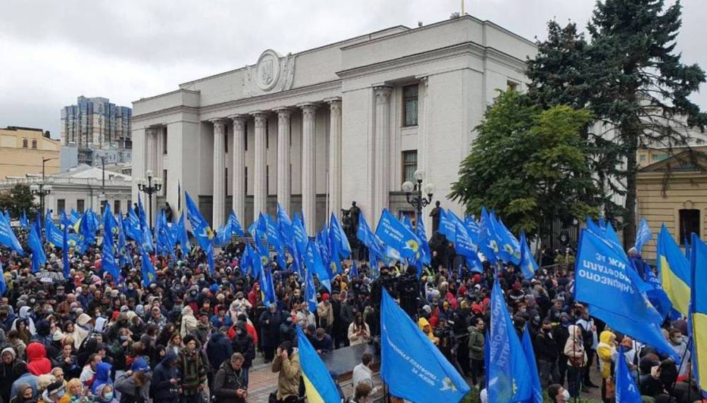 «Оппозиционная платформа – За жизнь» провела под Верховной Радой Украины акцию в поддержку Виктора Медведчука