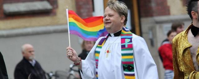 В Швеции гей-священник отказался венчать гетеросексуальные пары