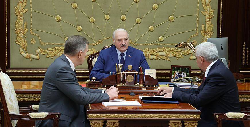 "Не имеем права падать!" Александр Лукашенко ознакомился с ситуацией в промышленности и пригрозил шпионящим для Запада мерзавцам