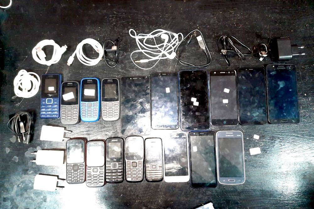 Заключённый пытался доставить в рязанскую колонию партию сотовых телефонов
