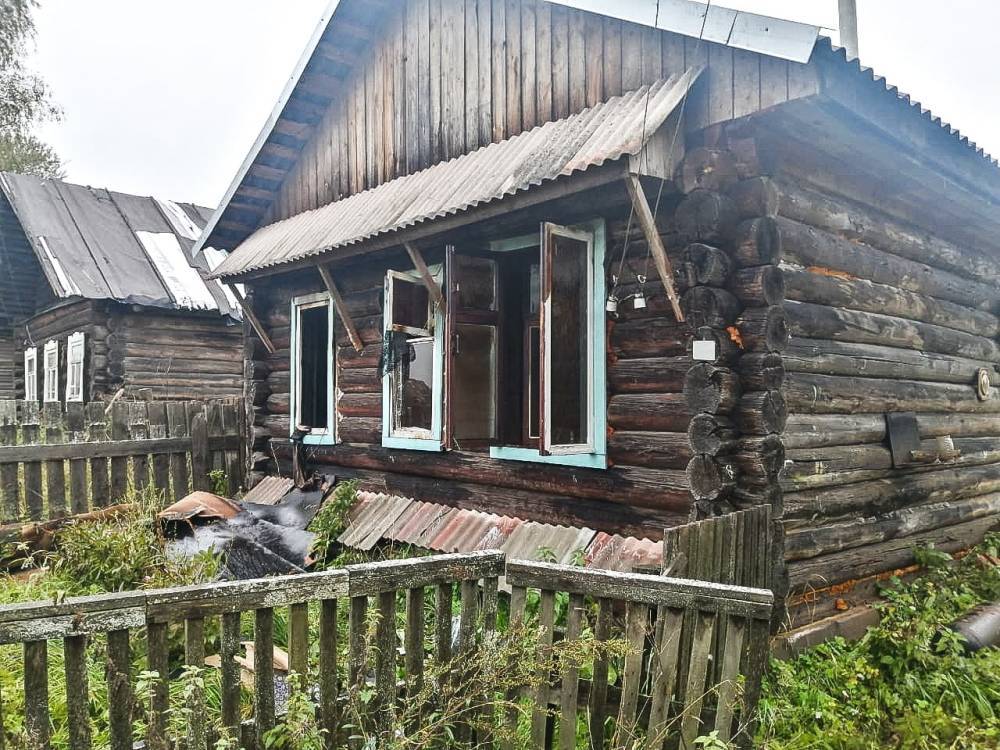В сгоревшем в деревне Тверской области доме нашли тело молодого мужчины