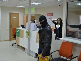 В Петербурге неизвестные с пистолетом ограбили банк на Большевиков