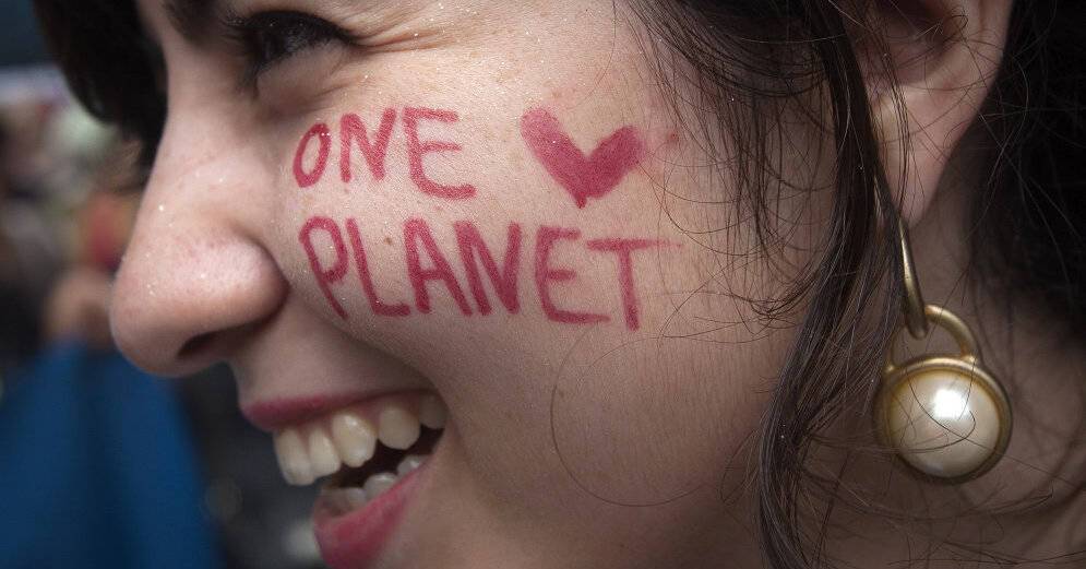 Эко-активисты выходят на улицы по всему миру: в Риге также пройдет протест ради климата