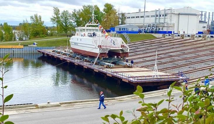 В Петербурге на воду спустили безэкипажное судно «Пионер-М»
