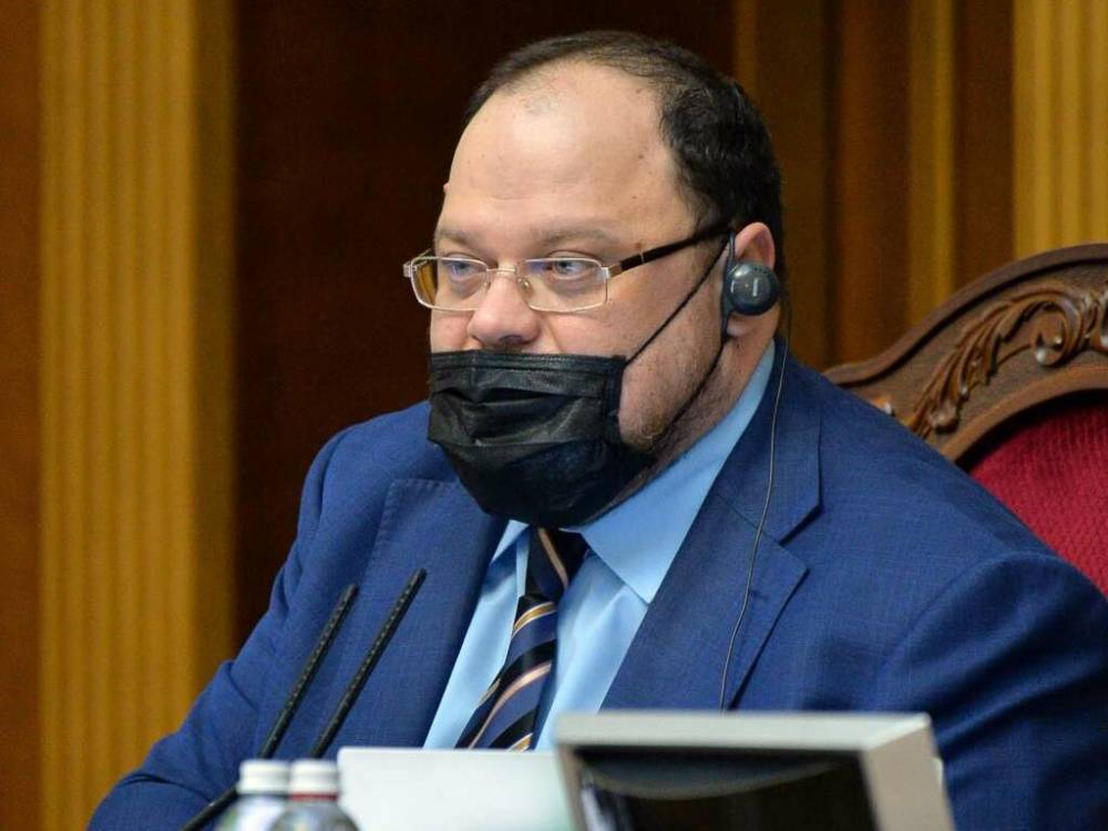 Стефанчук назвал два варианта решения возможной правовой коллизии в законе Зеленского об олигархах