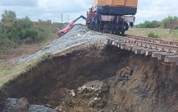 Провала на Буковине: график и маршрут поездов снова изменены