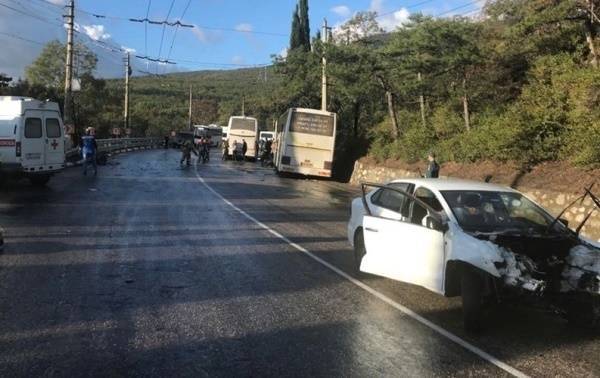 Два человека погибли и двое пострадали в ДТП с рейсовым автобусом в Крыму