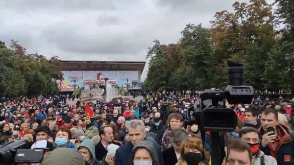 В Москве стартовала встреча жителей с коммунистами, посвящённая "фальсификации выборов"