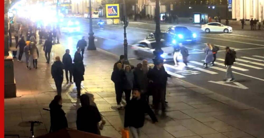Против сбившего пешеходов на Невском проспекте водителя возбудили дело