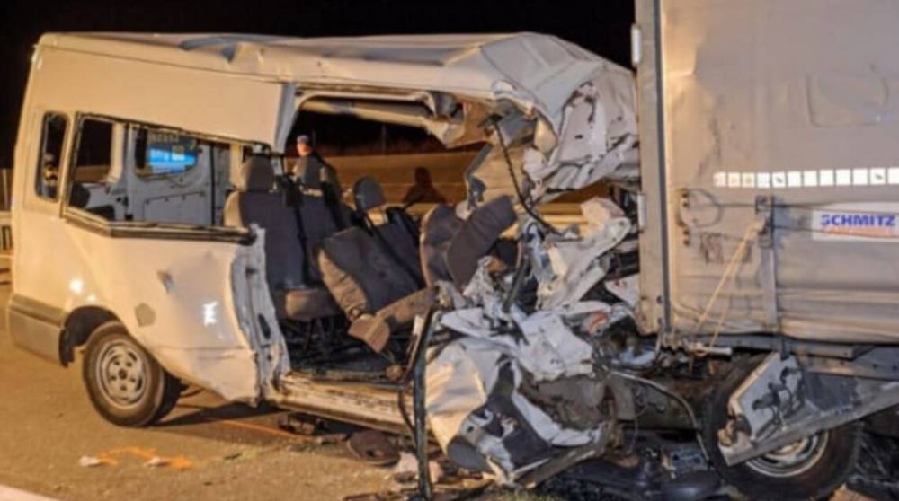 Столкнулись микроавтобус и грузовик: в Венгрии в ДТП погибли украинцы