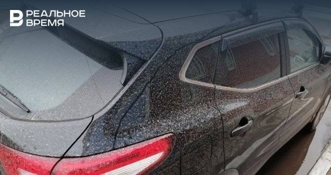 В Минэкологии Татарстана прокомментировали ситуацию с белым налетом на машинах после дождя