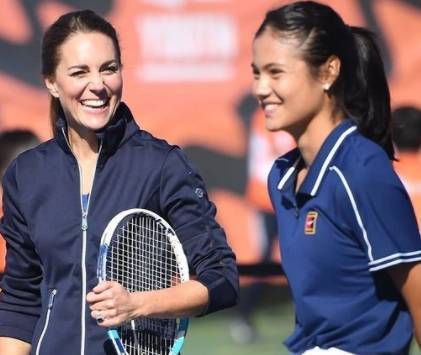 Герцогиня в мини-юбке: Кейт Миддлтон продемонстрировала необычный образ на теннисном корте (ФОТО)