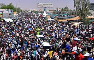 В Судане протестующие перекрыли нефтепровод и заблокировали аэропорт