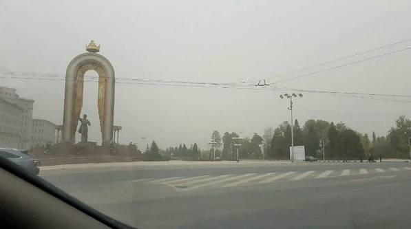 Таджикистан "накроют" пыльные бури