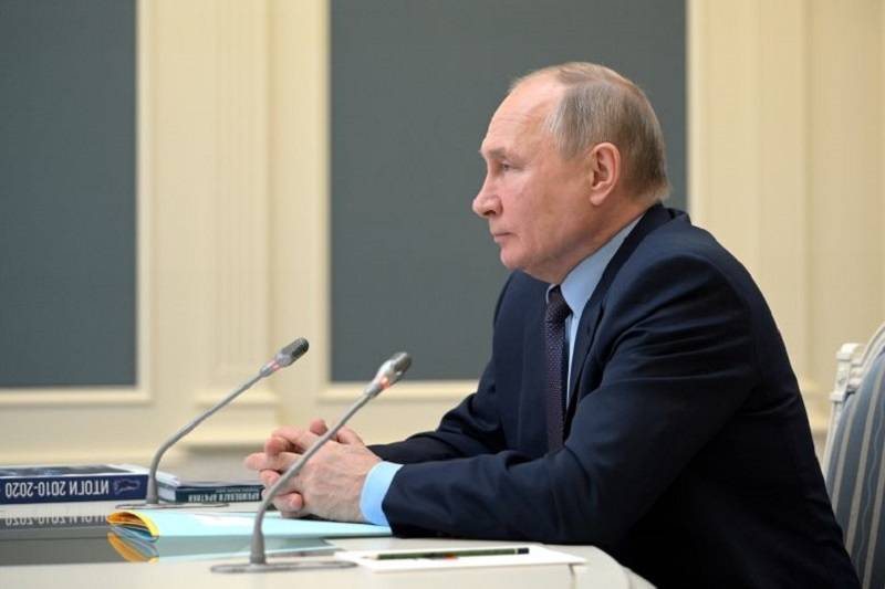 Инфляцию надо снижать, иначе в реализации многих проектов не будет смысла - Путин