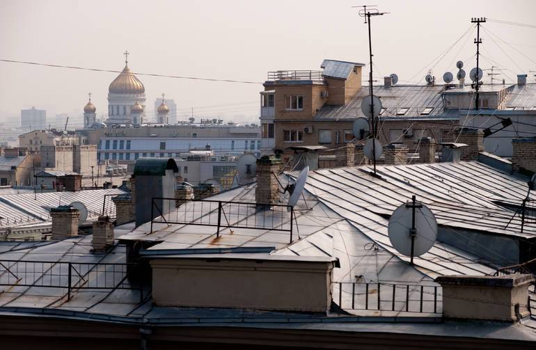 В центре Петербурга арку закрыли «Газелью» чтоб бороться с экскурсиями по крышам