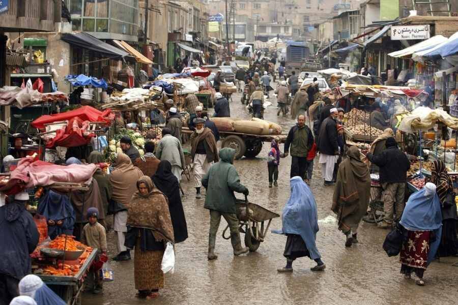Дефицит лекарств и рост цен: афганцы рассказали о ситуации в Кабуле