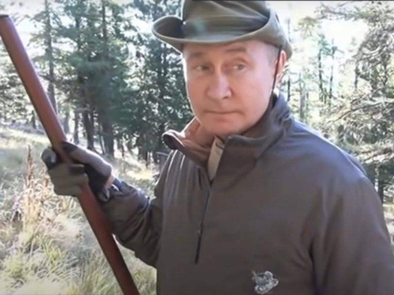 Поймал щуку и нашел берлогу медведя: в Кремле показали видео с отдыха Владимира Путина в Сибири