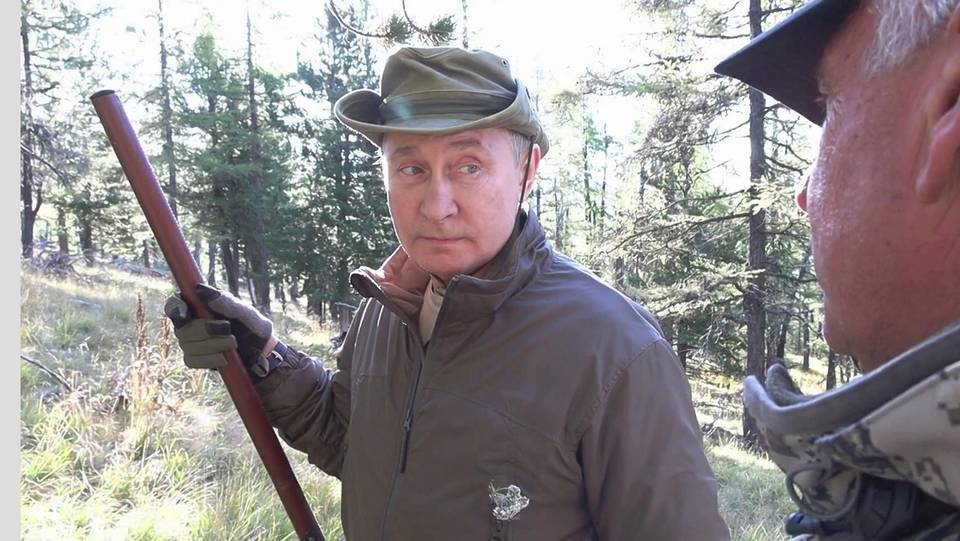 Владимир Путин и Сергей Шойгу провели отпуск в тайге