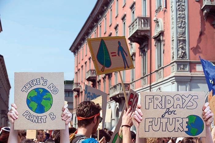Тысячи демонстрантов во Франкфурте требуют усиления защиты климата