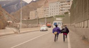 Зрители в Северной Осетии сочли актуальным фильм "Разжимая кулаки"