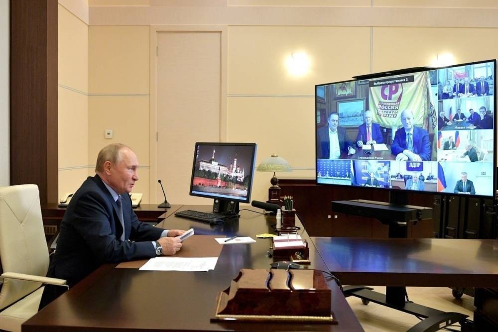 Мрачновато шутите: появилось видео реакции Путина на колкости лидеров партий