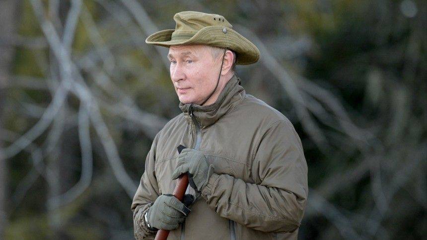 Песков рассказал, кто обеспечивал безопасность Путина на отдыхе в тайге