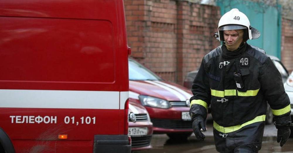 Человека спасли из горящей квартиры на юго-востоке Москвы