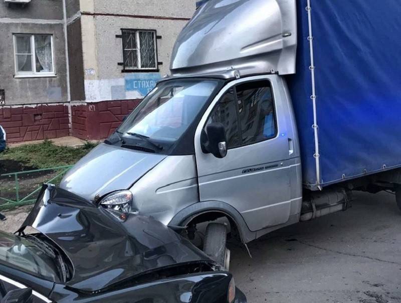 Пьяный водитель черного "бумера" стал виновником ДТП в Липецке