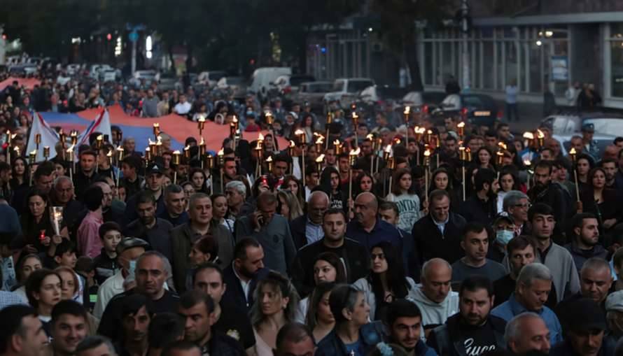 В годовщину войны в Нагорном Карабахе в Ереване прошли памятные мероприятия
