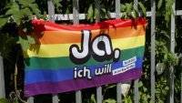 Швейцарцы проголосовали на референдуме за расширение прав ЛГБТ