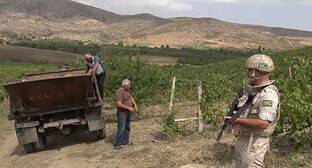 Миротворцы отчитались об охране сборщиков винограда в Нагорном Карабахе