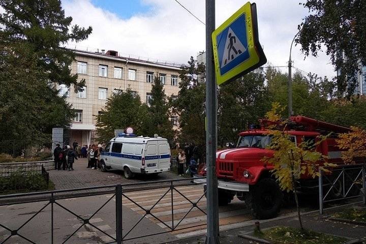 Школу эвакуировали в центре Новосибирска