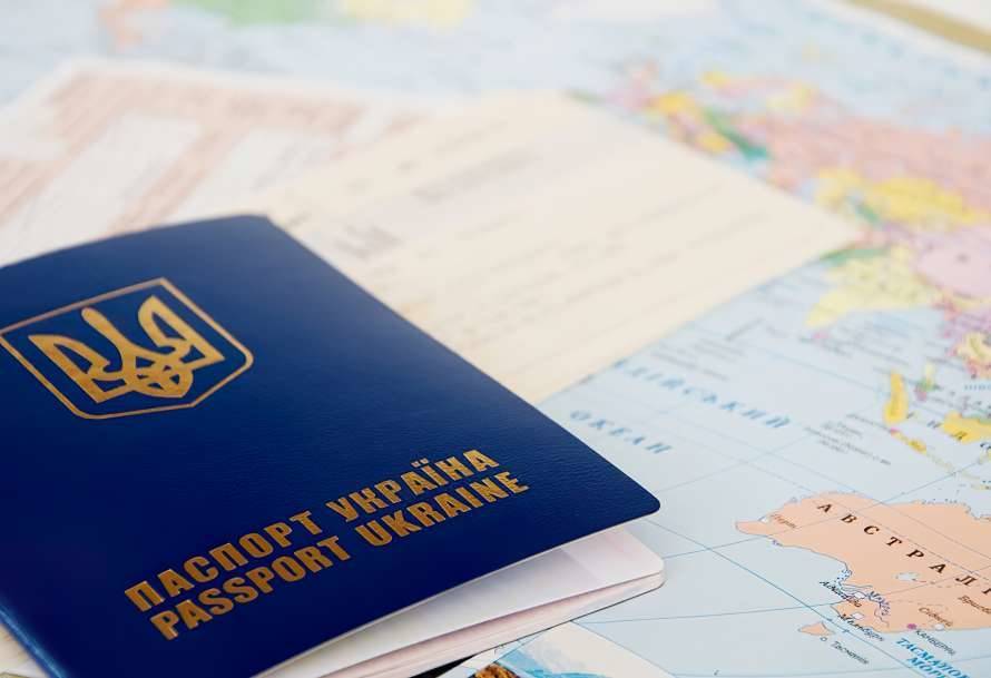 Загранпаспорта украинцев отправят на проверку: что изменится
