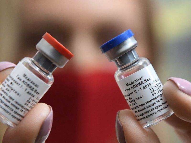 Россию ждёт дефицит вакцин, «ЭпиВакКорону» убрали из Москвы: эксперт рассказал о ситуации в стране
