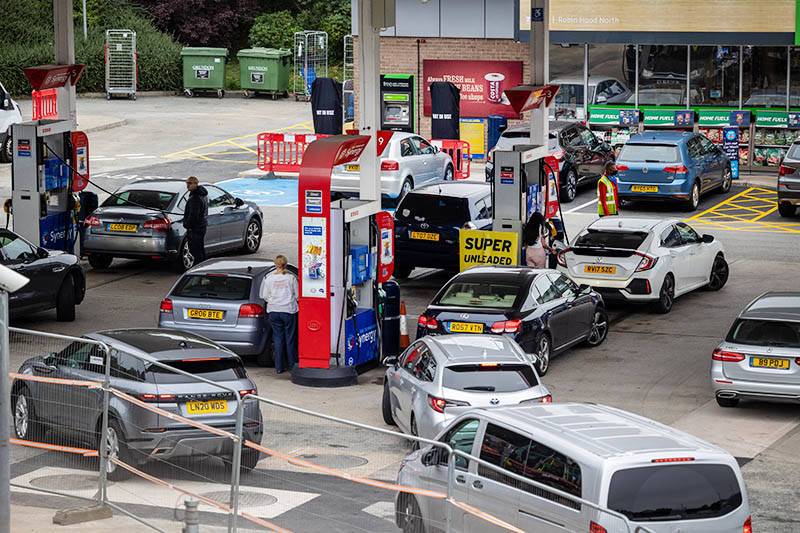 В Великобритании начались драки на заправках из-за дефицита бензина